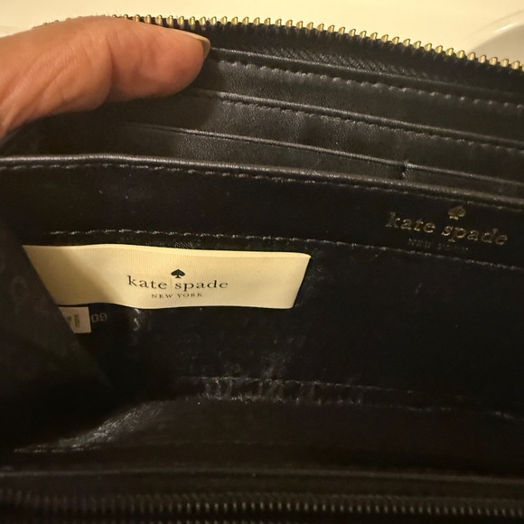 Kate Spade Black Wallet in great condition. Has 12 slots and 7 packets - Picture 8 of 10